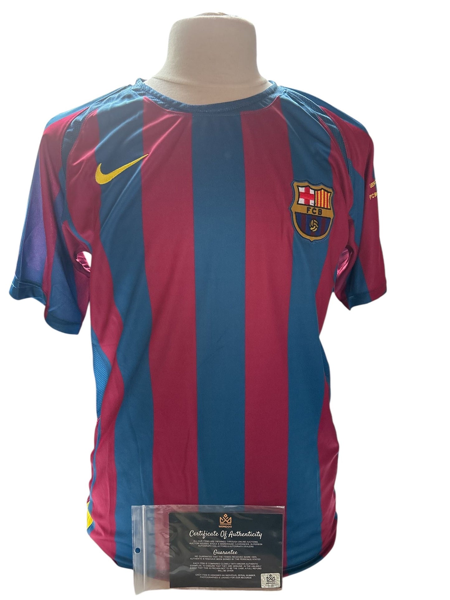 Ronaldinho gesigneerd Barcelona 2004-2005 shirt met echtheidscertificaat