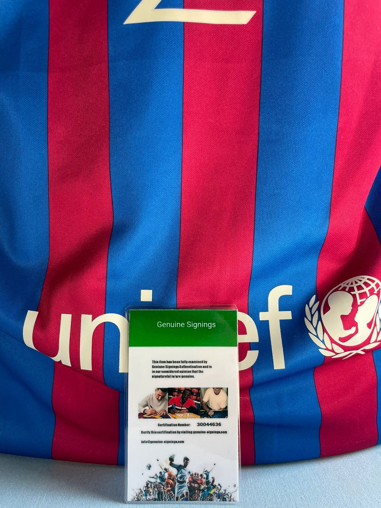 Memphis Depay signed Barcelona 2021-2022 shirt with certificate of authenticity - additional view