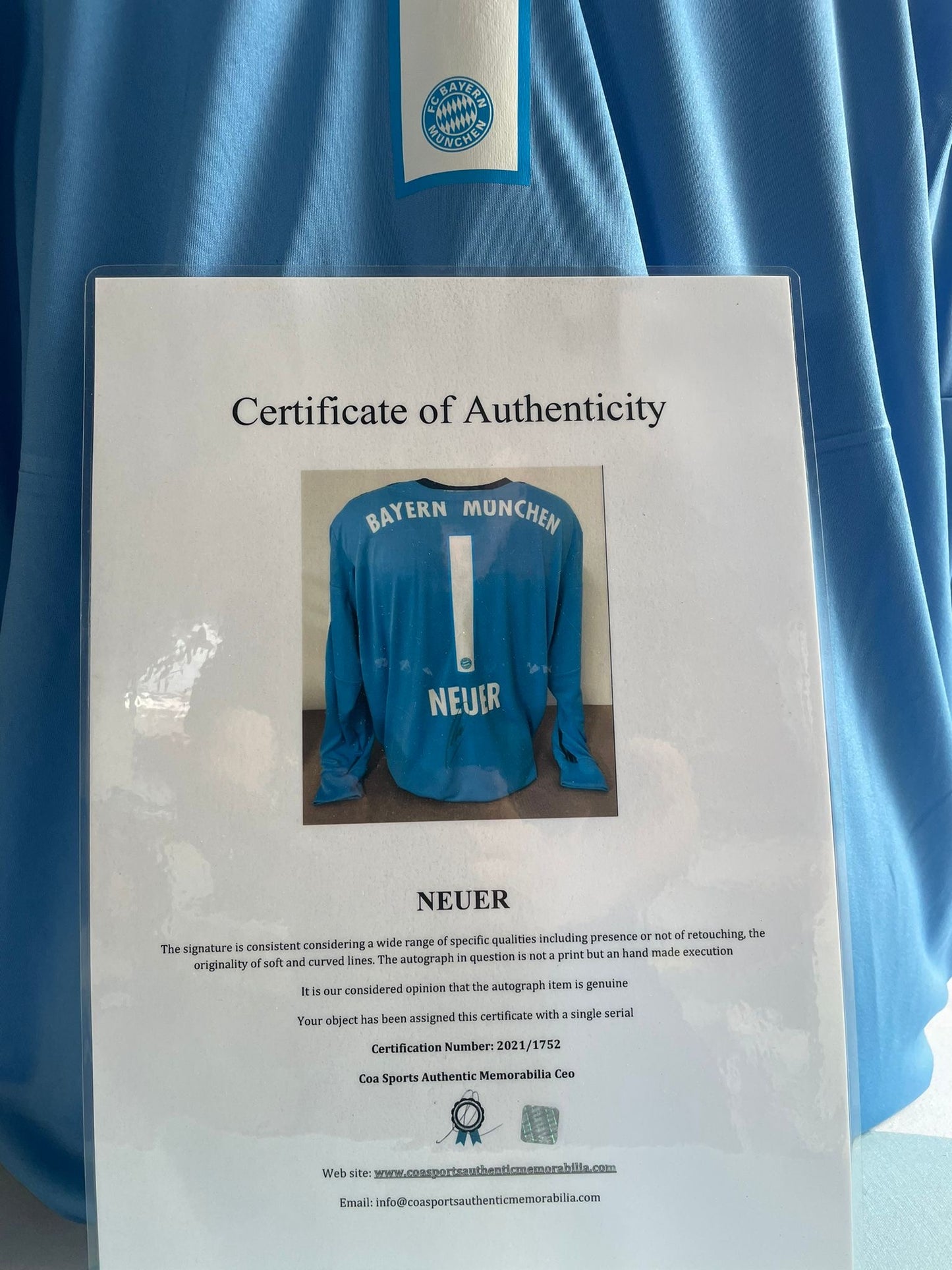 Manuel Neuer gesigneerd Bayern München 2015-2016 shirt met echtheidscertificaat.
