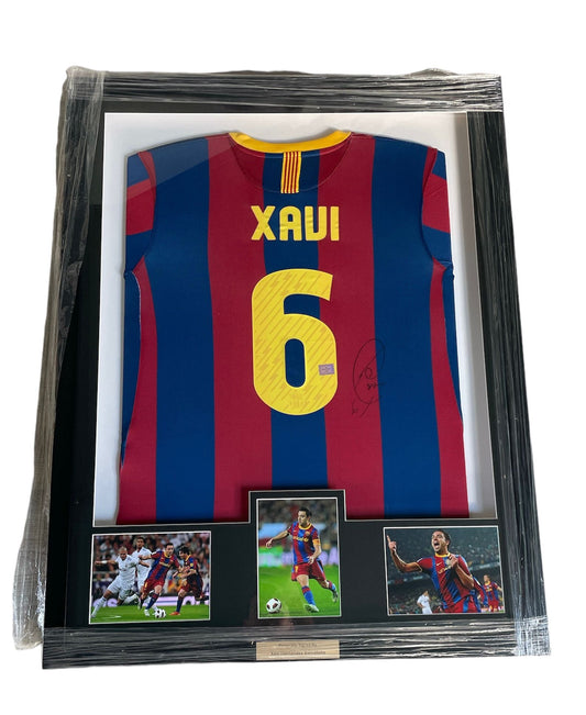 Gesigneerd en ingelijst Xavi Hernández FC Barcelona 2009-2010 shirt met certificaat