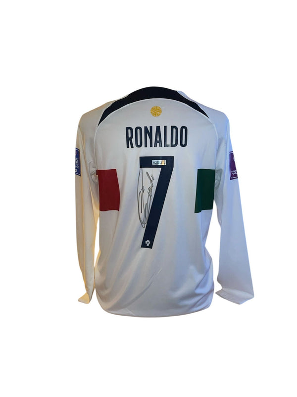 Gesigneerd Cristiano Ronaldo Portugal 2022 uitshirt met echtheidscertificaat