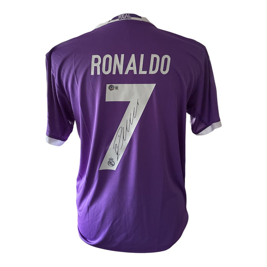 Cristiano Ronaldo gesigneerd Real Madrid 2016-2017 paars uitshirt met certificaat