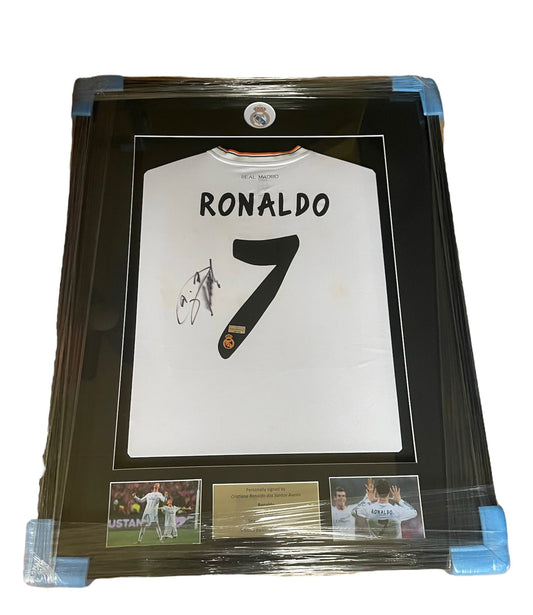 Cristiano Ronaldo gesigneerd en ingelijst Real Madrid 2013-2014 shirt met echtheidscertificaat
