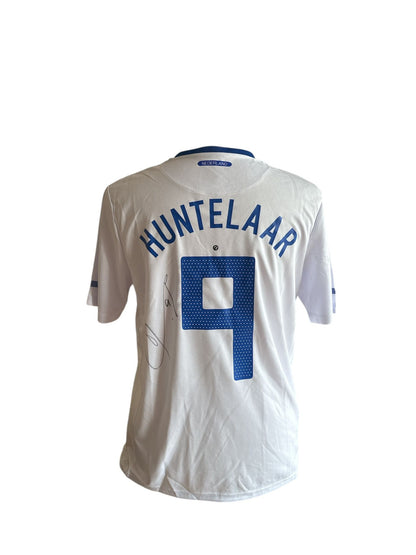 Klaas-Jan Huntelaar gesigneerd Nederland 2010 uitshirt met fotobewijs