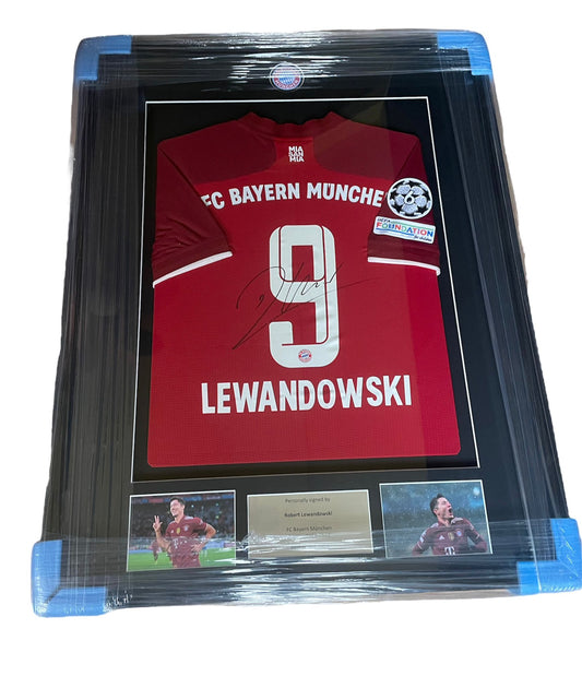 Robert Lewandowski gesigneerd en ingelijst Bayern München 2021-2022 shirt met echtheidscertificaat